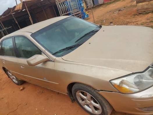 A picture of Toyota avalon first body Nothing to fix everything is working