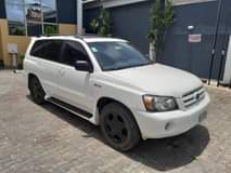 A picture of Sweetdeal used 2005 Toyota Highlander limited edition 3 roll leather