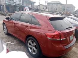 A picture of 2010 model venza everything is working super clean interior design