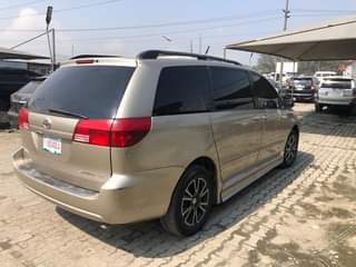 A picture of Toyota Sienna 2005 Model