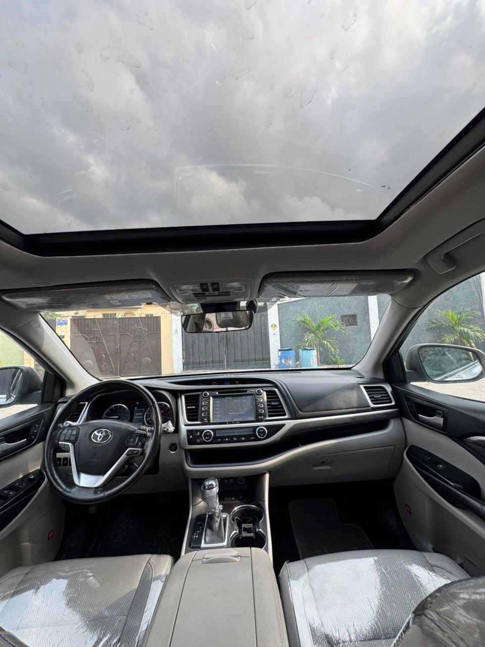 A picture of 2019 Toyota highlander limited