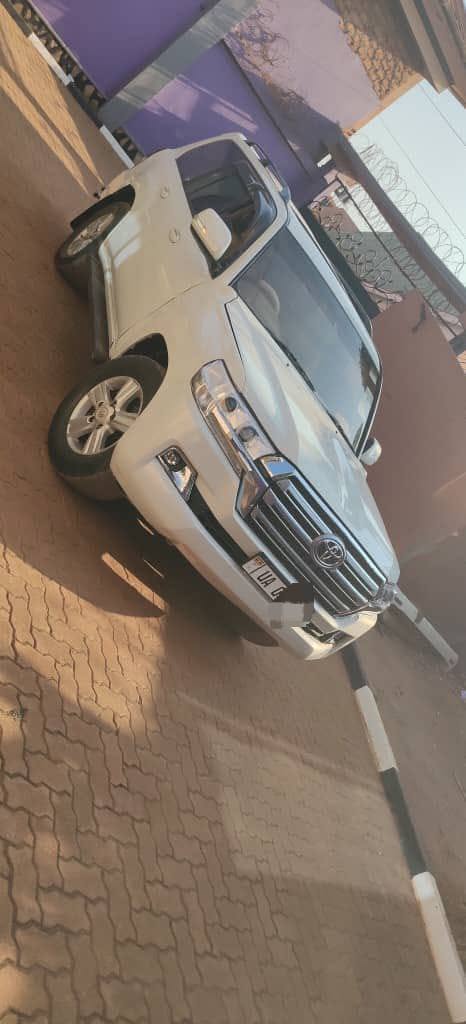 A picture of Quick sale V8 land cruiser 90M petrol please contact 0703347279