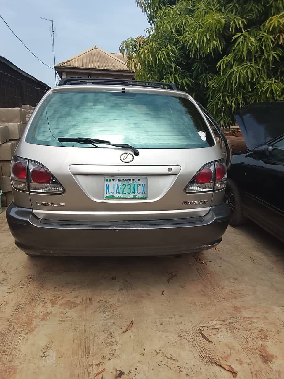 A picture of Lexus Rx300 2000