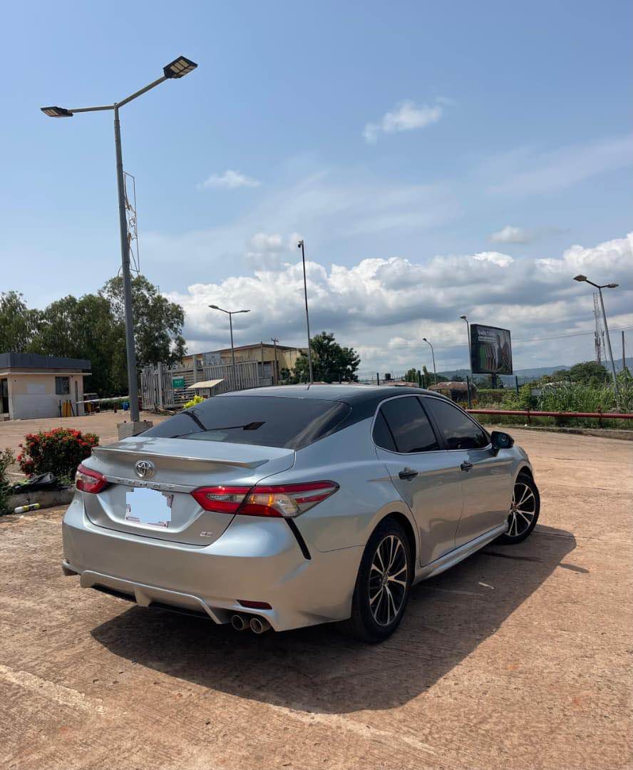 A picture of 2018 TOYOTA CAMRY4PLUGS