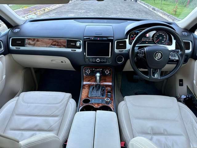 A picture of VOLKSWAGEN TOUAREG 2013