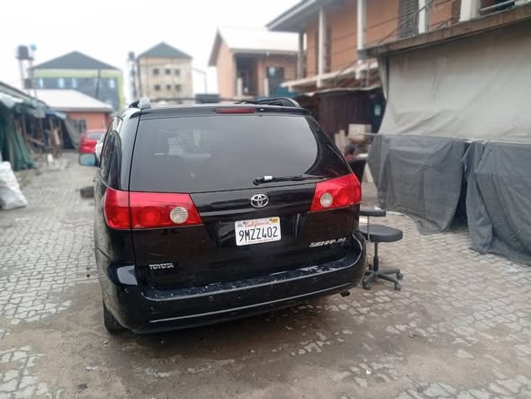 A picture of Toyota sienna