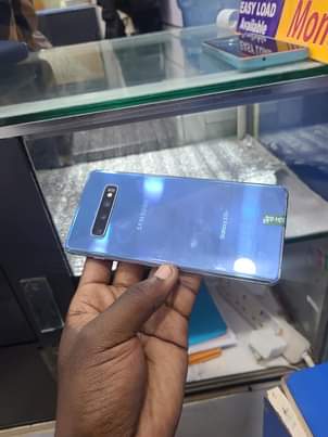 A picture of Samsung s10plus
