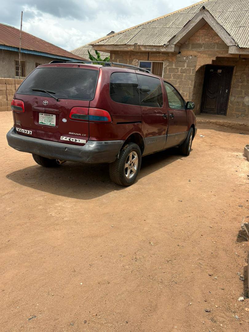 A picture of 2003 TOYOTA SIENNA FOR SALE