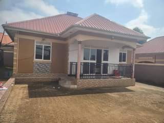 A picture of Semi Detached Bangalow on quick sale by owner along mukono