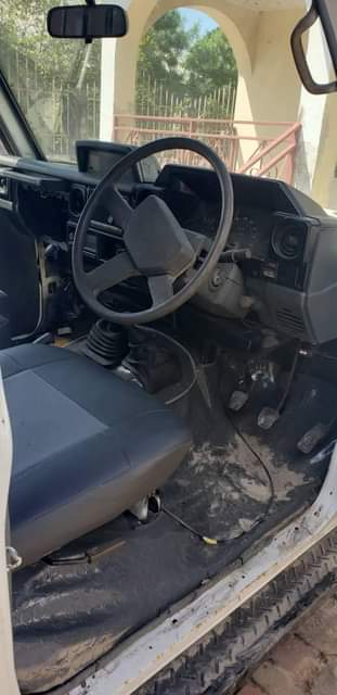 A picture of LAND CRUISER HARD TOP GARI KALI SNAA FULL AC BEI
