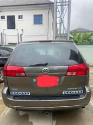 A picture of 06 Toyota sienna Engine and gear Ac needs attention V6
