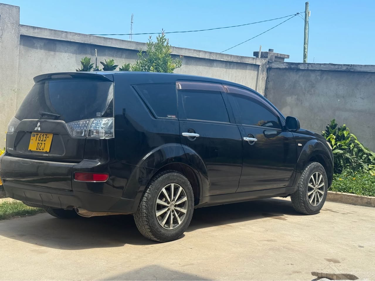 A picture of Mitsubish outlander