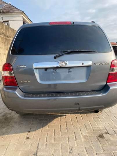 A picture of Toyota highlander 2006.