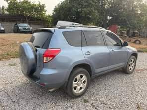 A picture of 2008 Toyota Rav4 4 Cylinder engine Sound Good transmission Neat