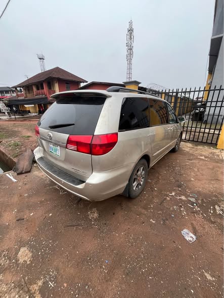 A picture of Toyota sienna XLE
