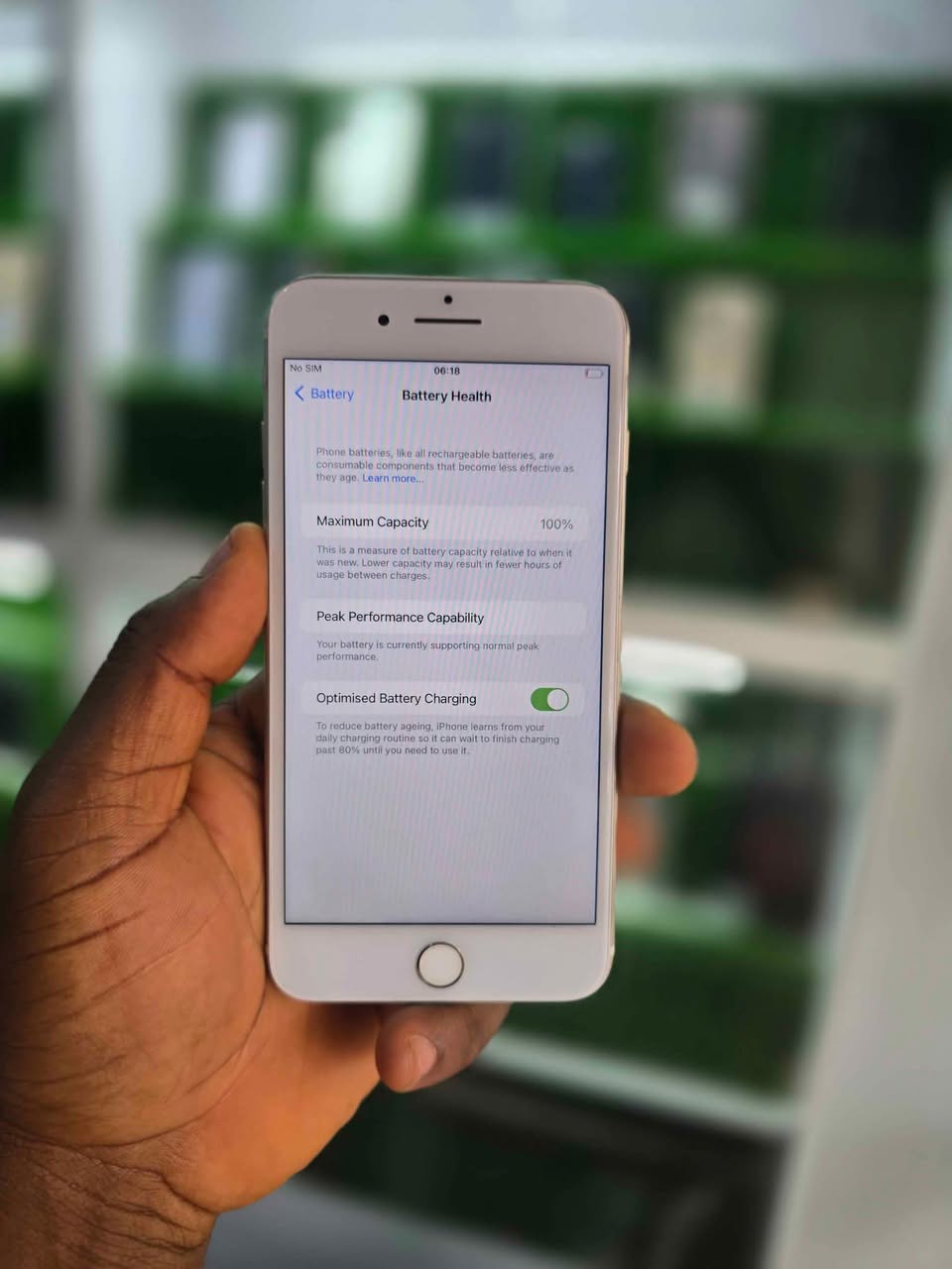 A picture of Iphone 7plus 128gb