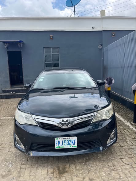A picture of Toyota Camry 2012 SE