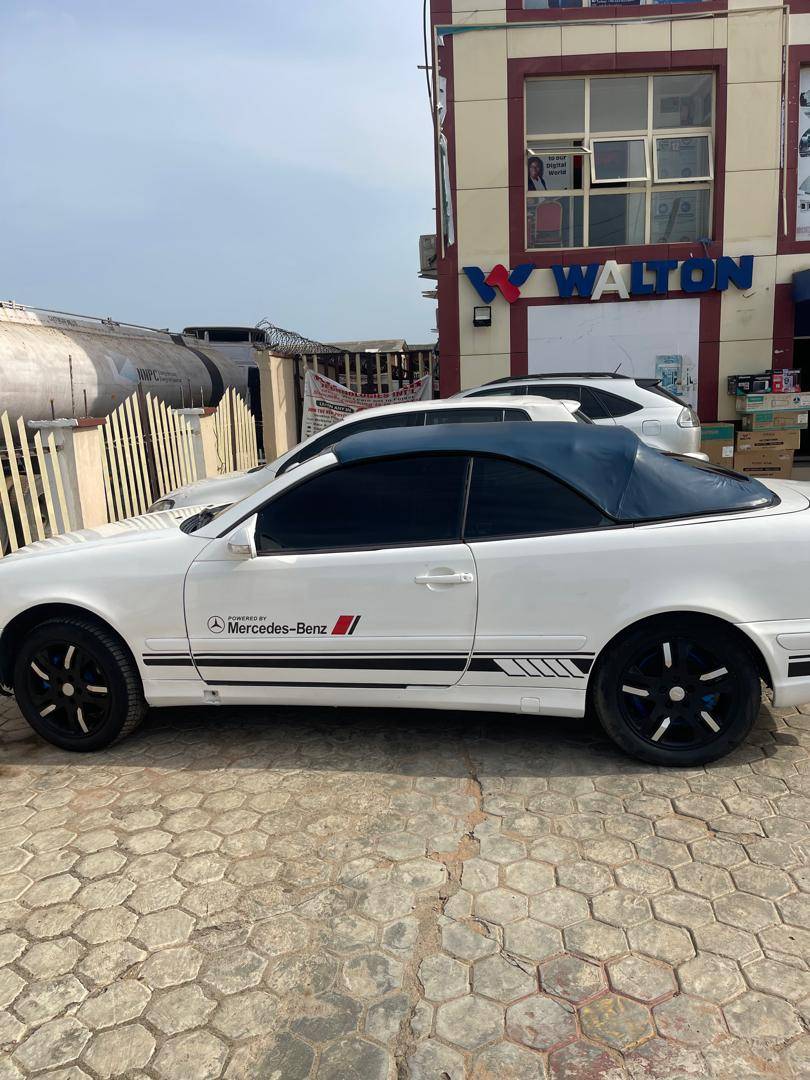 A picture of CLK 430 benz