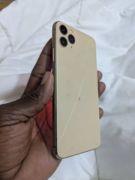 A picture of IPHONE 11 PRO MAX USES WI FI ONLY AT ONLY