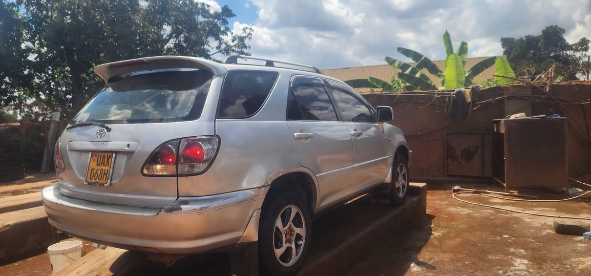 A picture of Harrier 2 2 cc 11m buy and and drive car