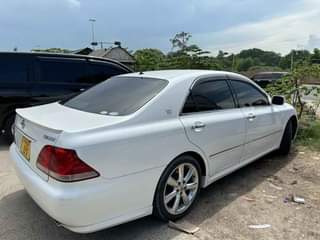 A picture of CROWN ATHLETE FOR SALE 17 8M 0718164496 CALL WAT SSUP