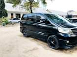 A picture of Toyota Alphard 2007