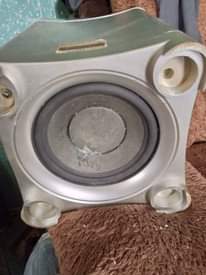 A picture of Tv DVD speakers with home theater