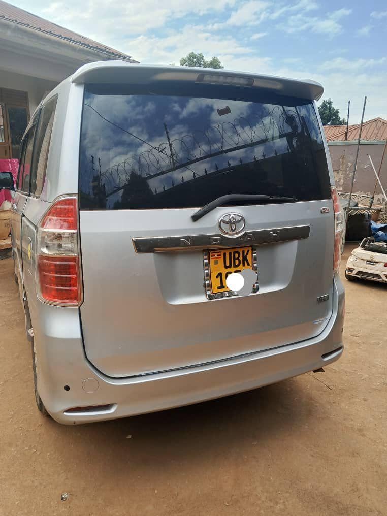 A picture of TOYOTA NOAH Si VALVEMATIC 2008