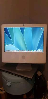 A picture of NAUZA IMAC COMPUTER