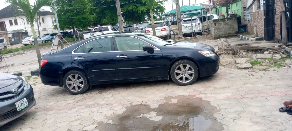 A picture of Es350 2008