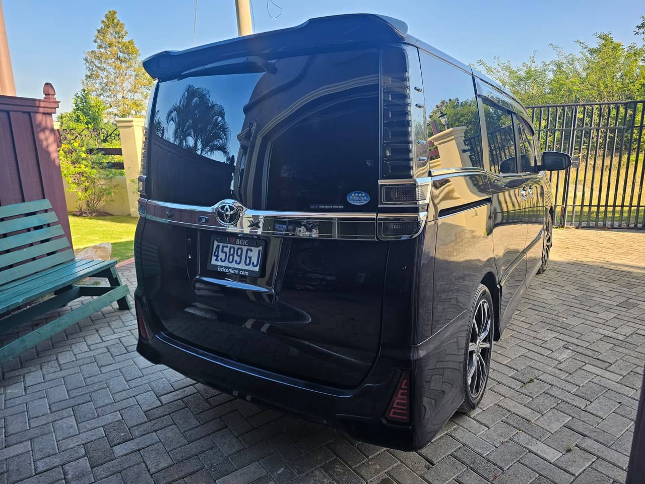toyota voxy