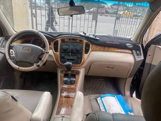 A picture of TOYOTA HIGHLANDER FAST DEAL Model 2006 Catalyst intact Duties duly