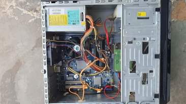 A picture of Dell vostro 230 pentium core with 320GB 2gb ram on