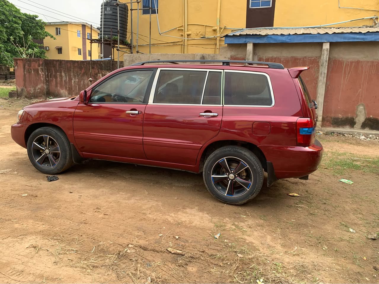 A picture of NIGERIA USED TOYOTA HIGHLANDER 03 GEAR AND ENGINE AC NEEDS