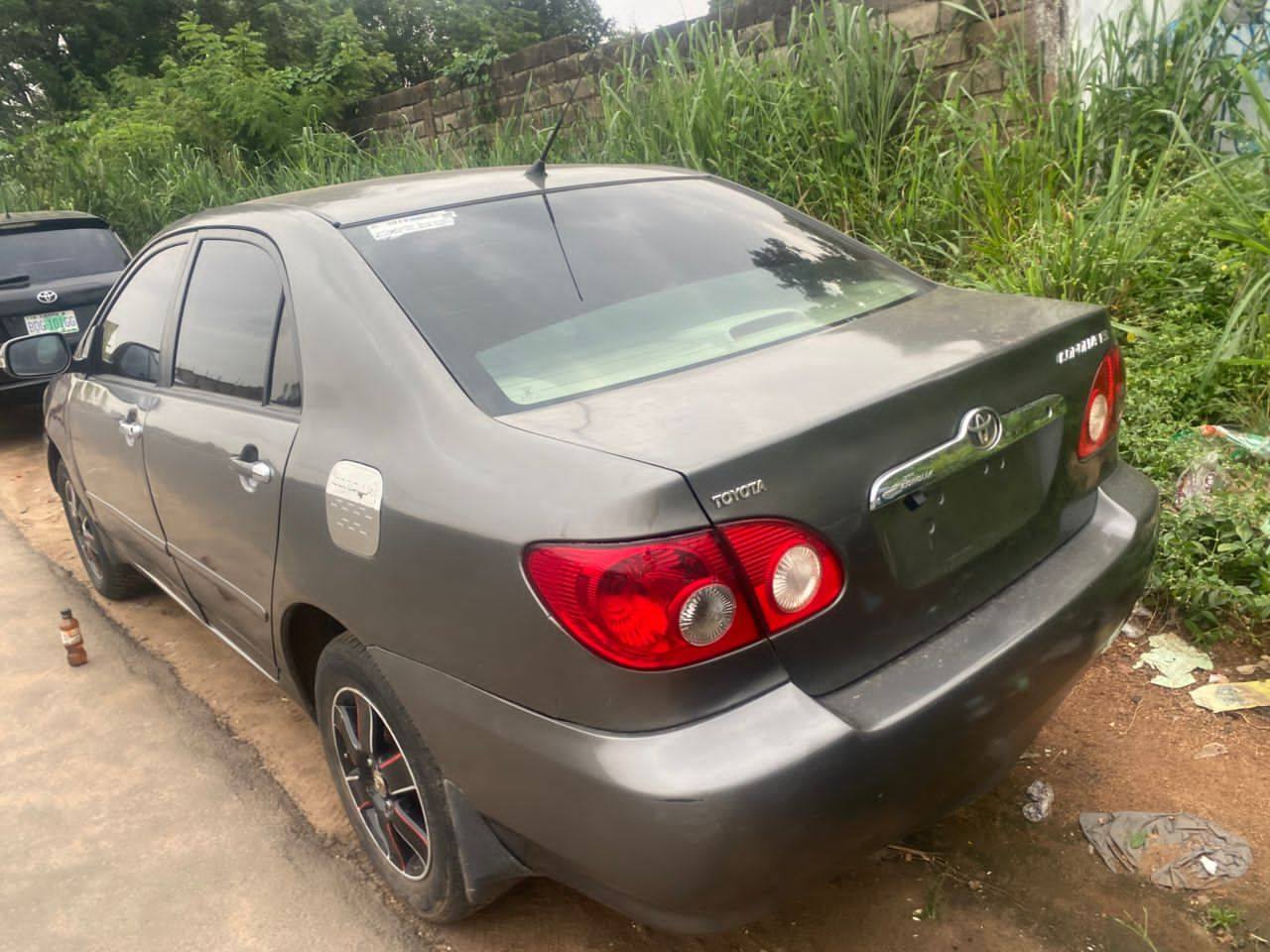 A picture of 2005 toyota corolla