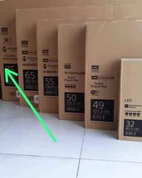 A picture of 320 000 last price for 32inch flat screen TV brand