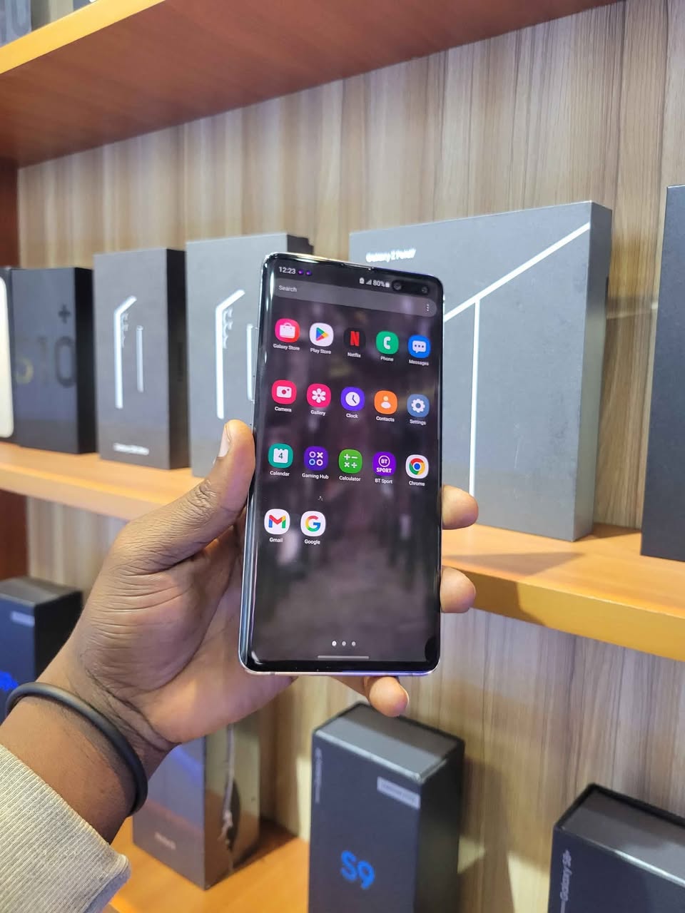 A picture of SAMSUNG S10 5GAT 450K STORAGE 256GB 8GB RM CALL 0755470670