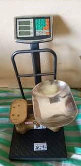 A picture of We sell new weighing scales at only 200000 free delivery