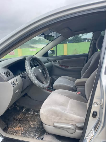 A picture of TOYOTA COROLLA 2005