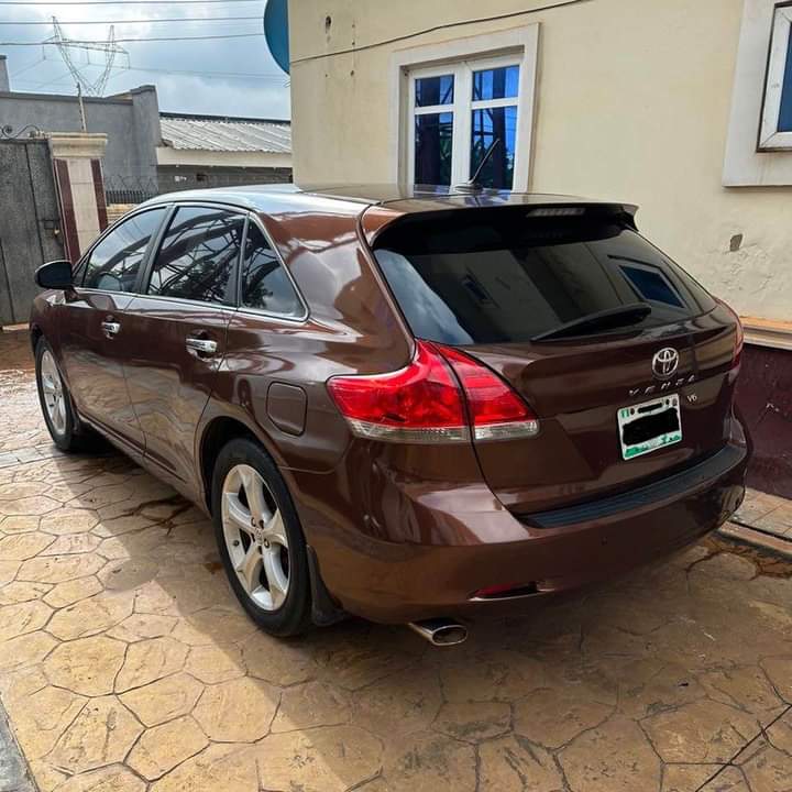 A picture of VENZA 2011 MODEL