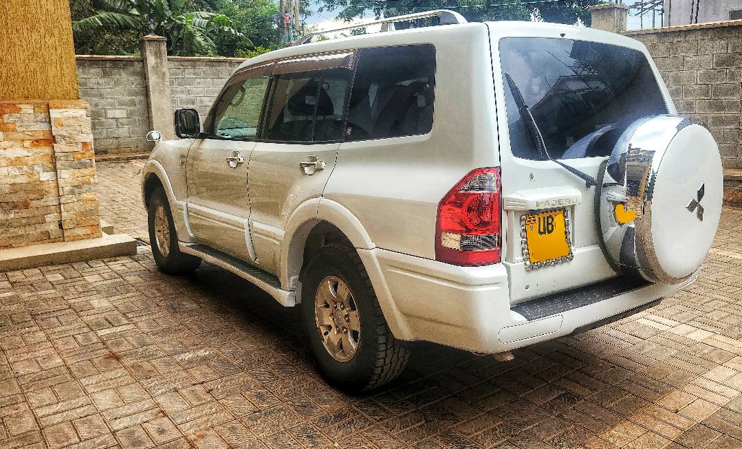 A picture of 2005 expat owned Pajero very low mileage
