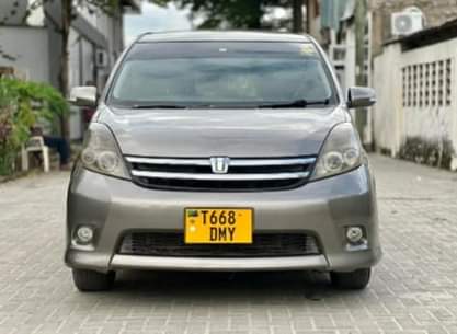 A picture of Toyota ISIS