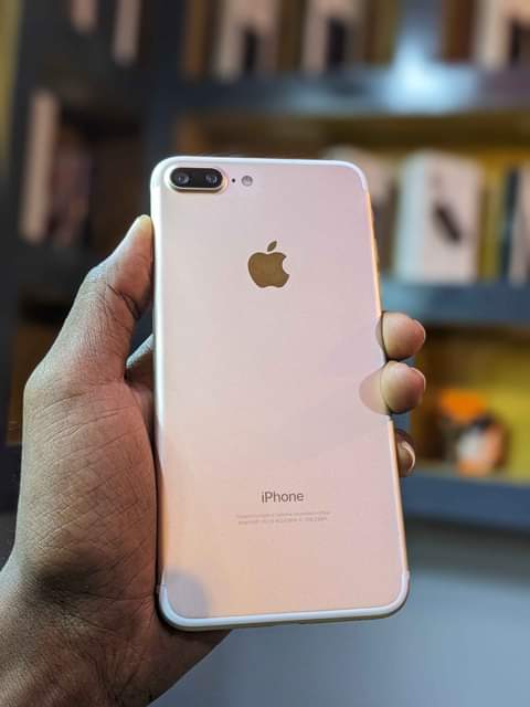 A picture of Iphone 7 plus 128gb