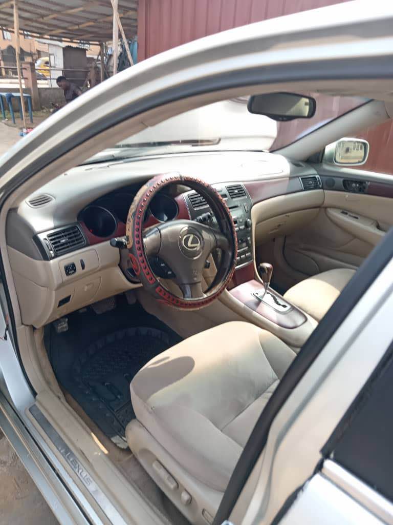 A picture of Toyota Lexus ES 300