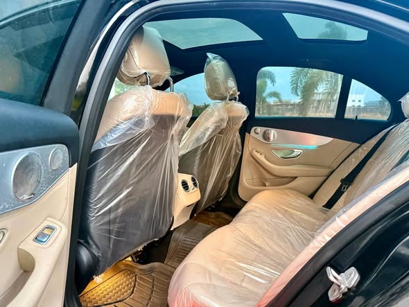 A picture of Mercedes Benz C400 2018