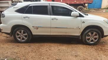 A picture of Toyota harrier model 2008