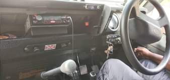 A picture of Land rover ya mwaka 2002 bei milioni 29 piga sim