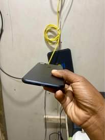 A picture of iPhone 7 plus gb 32 Bh 100 Clean kabis mpya