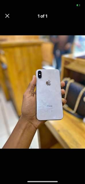 A picture of iPhone X battery 80 Gb 64