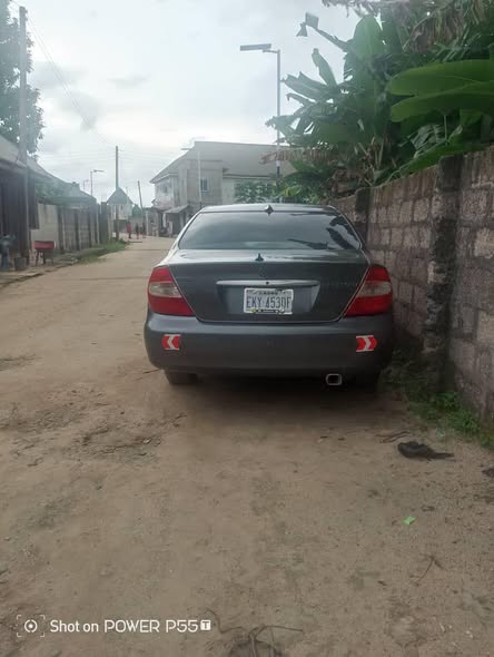 A picture of 2004 Toyota 2 4 camry